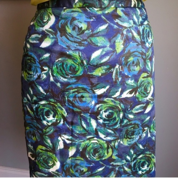 💫Host Pick💫 Ann Taylor LOFT Pencil Skirt - Picture 2 of 8